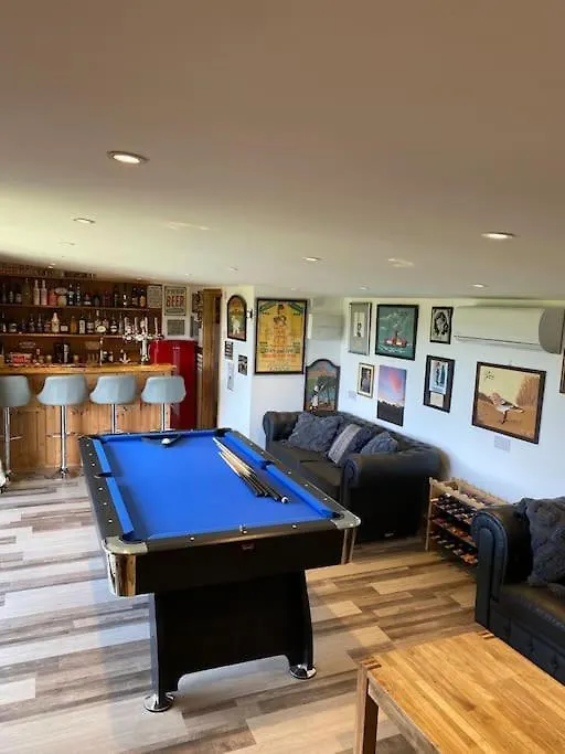Secluded Countryside Home, Hot Tub, Onsite Pub, Pool Table, Sleeps Upto 13, Perfect For A Family Get Together Wimborne Minster 0*,