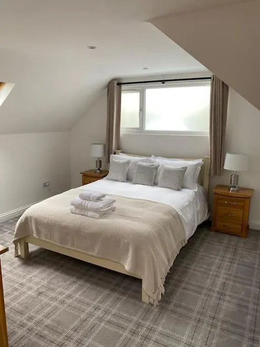 Secluded Countryside Home, Hot Tub, Onsite Pub, Pool Table, Sleeps Upto 13, Perfect For A Family Get Together Wimborne Minster Holiday home