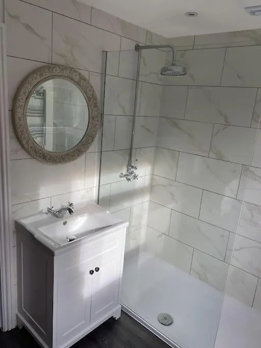 Secluded Countryside Home, Hot Tub, Onsite Pub, Pool Table, Sleeps Upto 13, Perfect For A Family Get Together Wimborne Minster