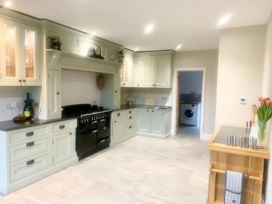 Secluded Countryside Home, Hot Tub, Onsite Pub, Pool Table, Sleeps Upto 13, Perfect For A Family Get Together Wimborne Minster 0*,