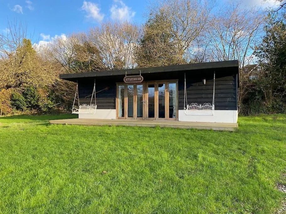 Secluded Countryside Home, Hot Tub, Onsite Pub, Pool Table, Sleeps Upto 13, Perfect For A Family Get Together Wimborne Minster Holiday home